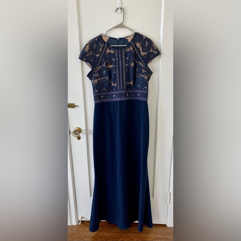 Tadashi Shoji Lace & Crepe A-Line Gown, navy blue, size 16, *with alterations*